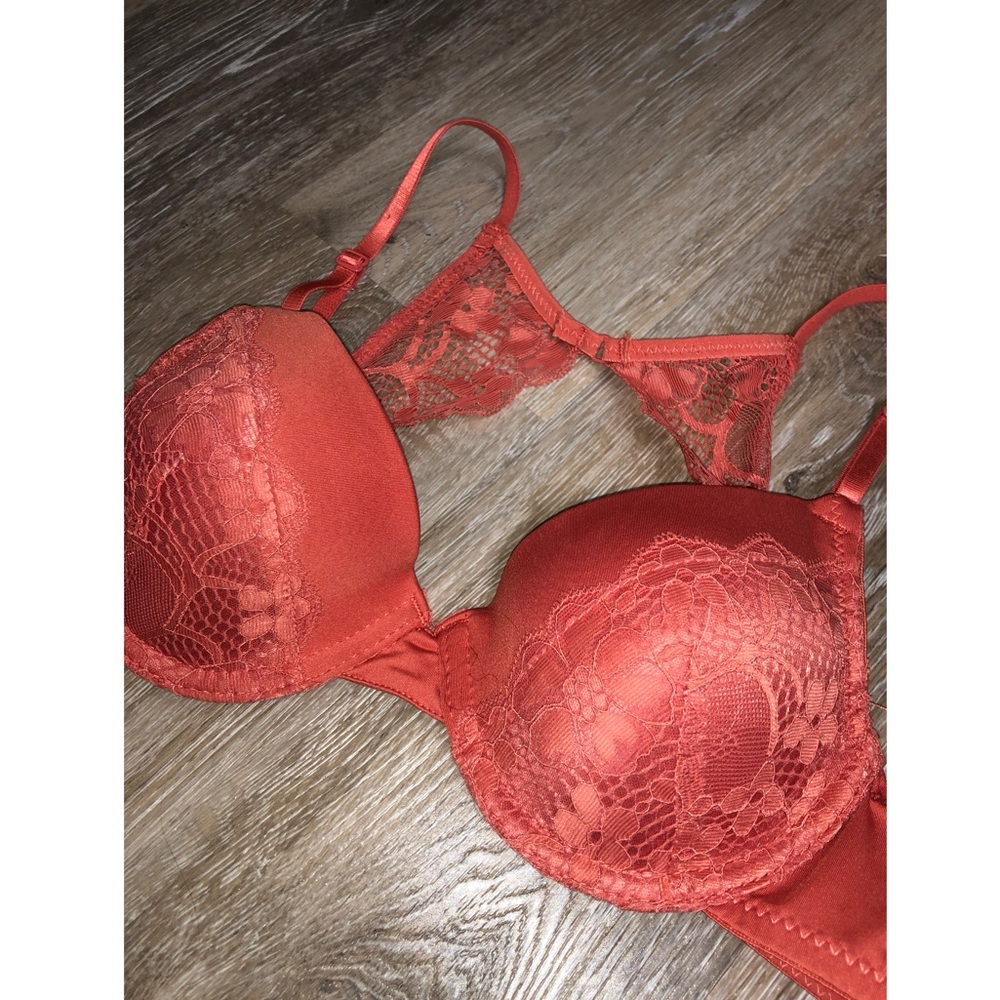 Orange Bra w/ Lace Detailing 🧡